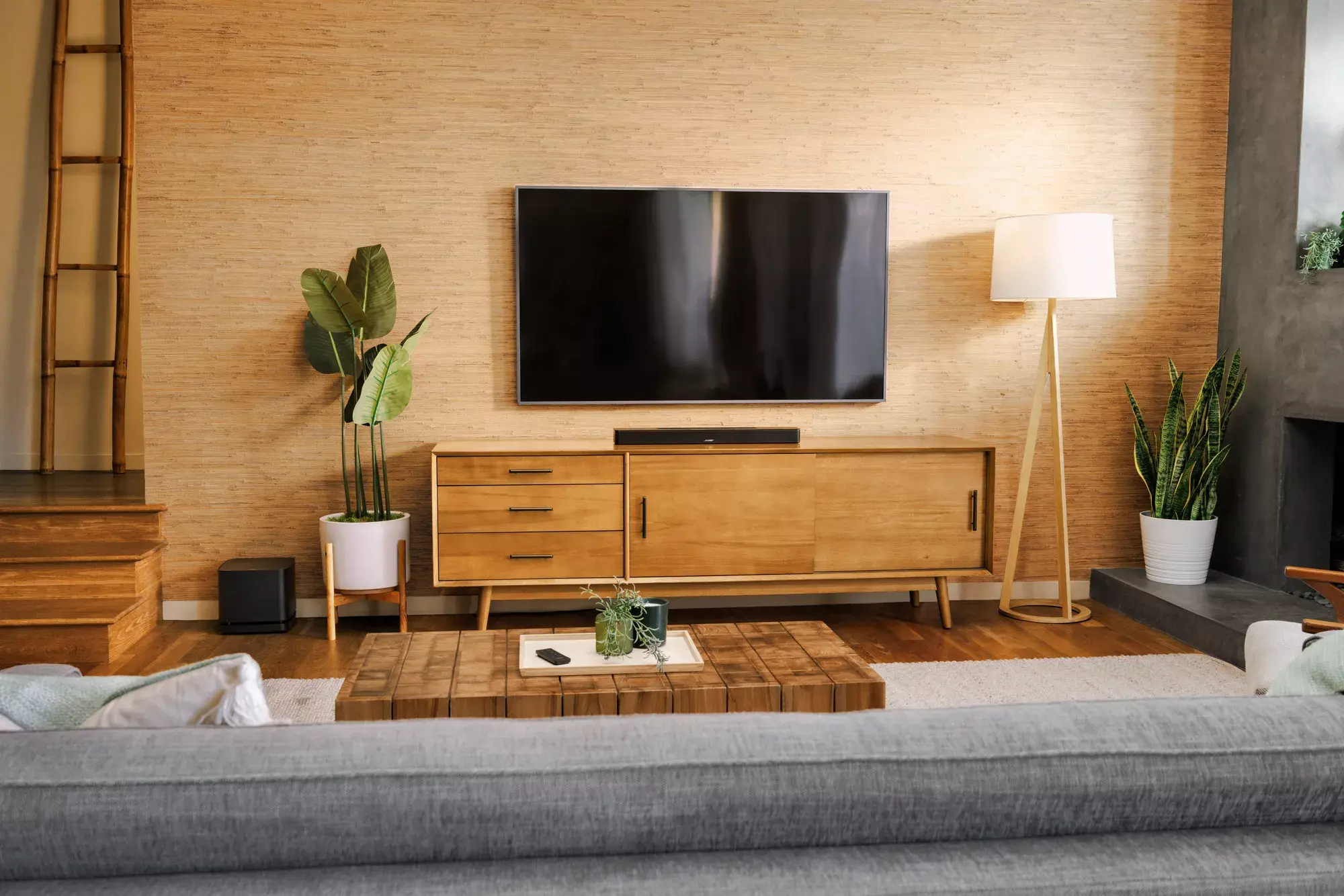 Unleashing Audio Excellence: A Comprehensive Review of the Bose Soundbar 600 2 Television set with Bose Soundbar 600